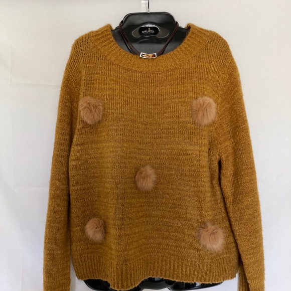 Michelle Nicole Sweaters - New With Tags Michelle Nicole Sweater. Size M
